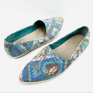 Sanuk Kats Meow Pointed Toe Flats Slip On Casual Comfort Printed Ikat Blue Combo